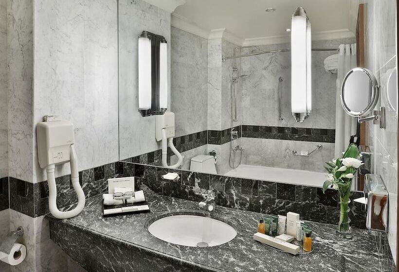 Номер Deluxe, Madinah Hilton