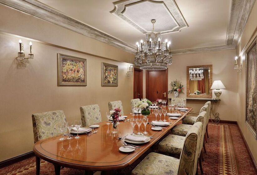 Королевский Люкс, Madinah Hilton