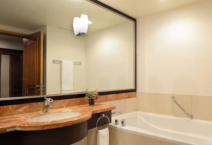 اتاق استاندارد با چشم‌انداز دریا, Ramada Plaza By Wyndham Jeju Ocean Front