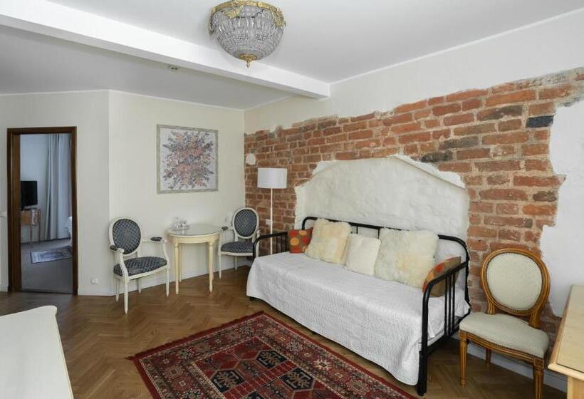 سوییت, St. Peter S Boutique