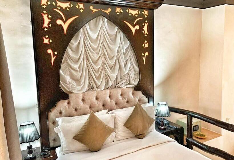 Люкс, Riad Al Madina