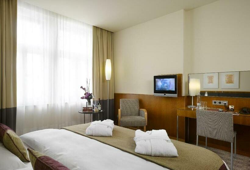 اتاق استاندارد با چشم‌انداز باغ, K+k Hotel Central