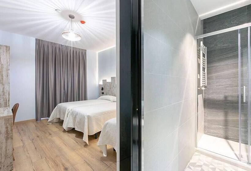 اتاق استاندارد سه نفره, Hostal Anton Martin