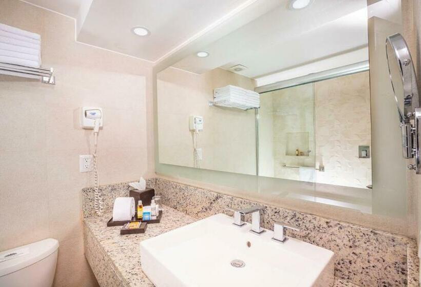اتاق استاندارد با 2 تخت دوبل, Crown Paradise Club Cancun   All Inclusive