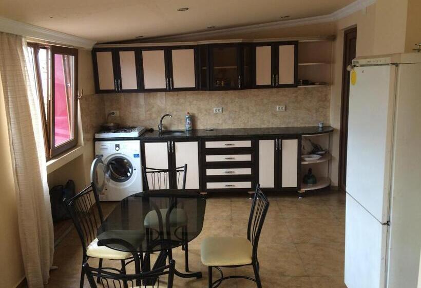 اتاق استاندارد با سرویس بهداشتی مشترک, Guesthouse Gorgasali 57