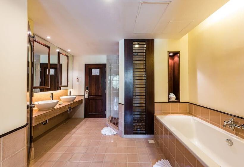 Deluxe Room, Duangjitt Resort, Phuket