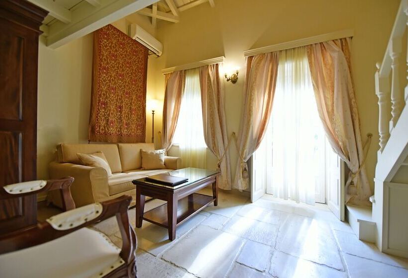 اتاق سوپریور سه تخته, Angelica Boutique