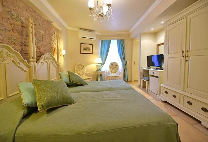 اتاق کلاسیک, Angelica Boutique
