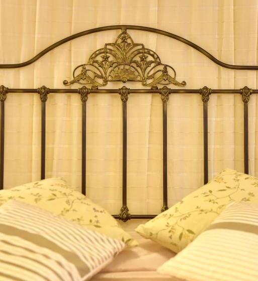 سوییت خانوادگی, Angelica Boutique