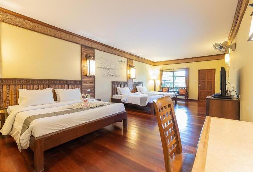 نمای استخر اتاق استاندارد چهارنفره, Banpu Resort Trat