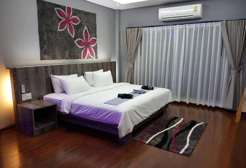 Suite with lake view, Banpu Resort Trat
