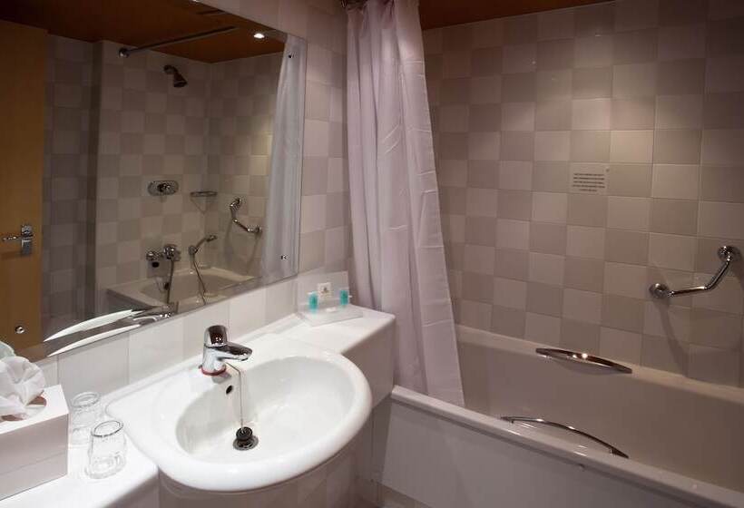 Номер Стандарт, Britannia Hotel Bolton