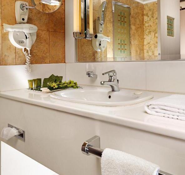 سوئیت با تخت بزرگ, Holiday Inn Athens Attica Av, Airport W., An Ihg