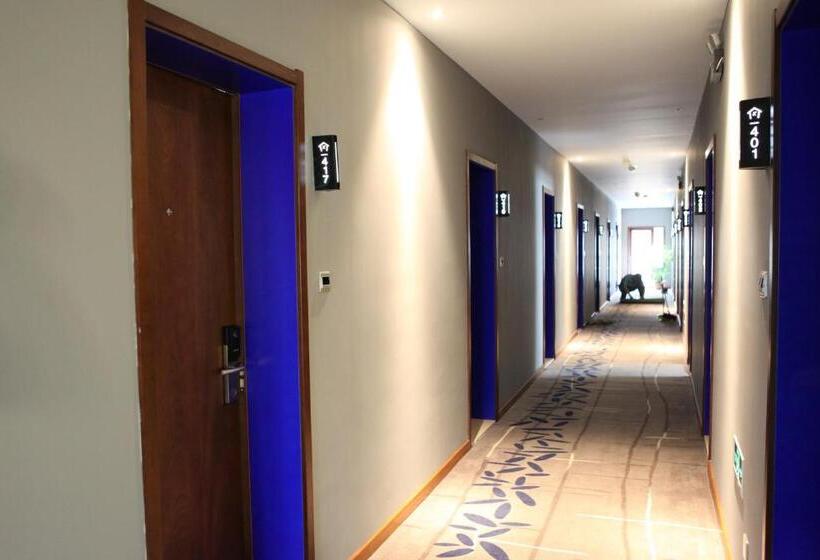 Habitaci�n Est�ndar Abuhardillada, Kaiyue Hotel Zhongshan Road St Michael S Cathedral And Zhanqiao Pier Qingdao