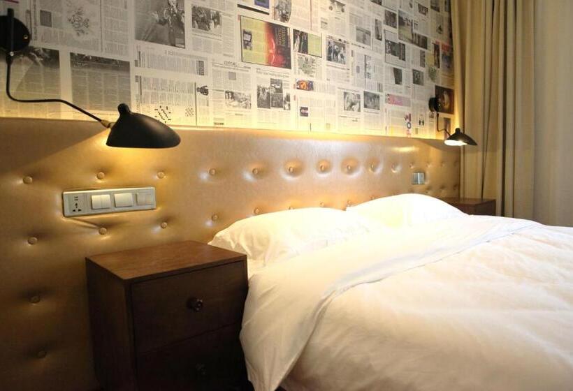 اتاق لوکس با تخت بزرگ, Kaiyue Hotel Zhongshan Road St Michael S Cathedral And Zhanqiao Pier Qingdao