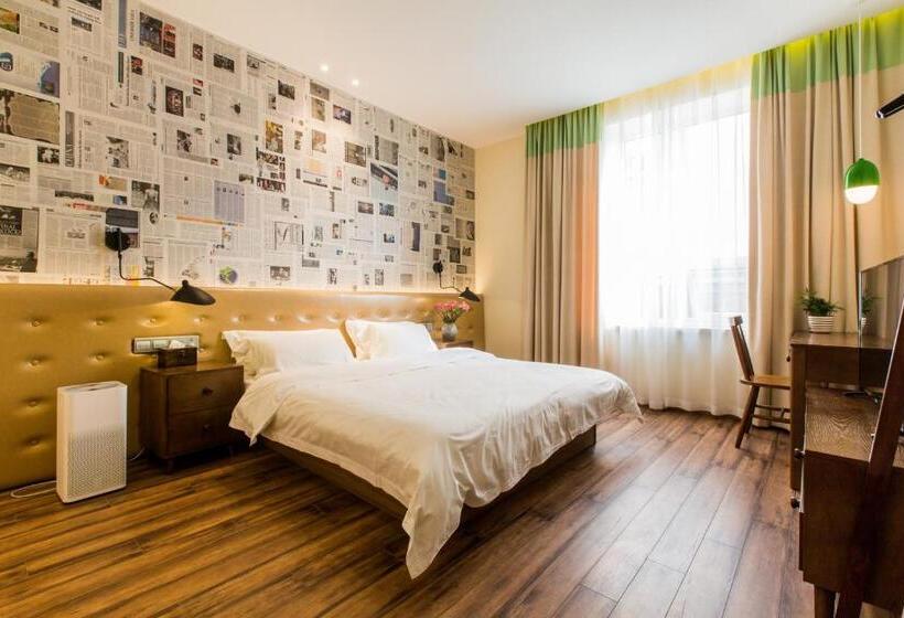 اتاق لوکس با تخت بزرگ, Kaiyue Hotel Zhongshan Road St Michael S Cathedral And Zhanqiao Pier Qingdao