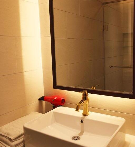 اتاق استاندارد با تخت بزرگ, Kaiyue Hotel Zhongshan Road St Michael S Cathedral And Zhanqiao Pier Qingdao