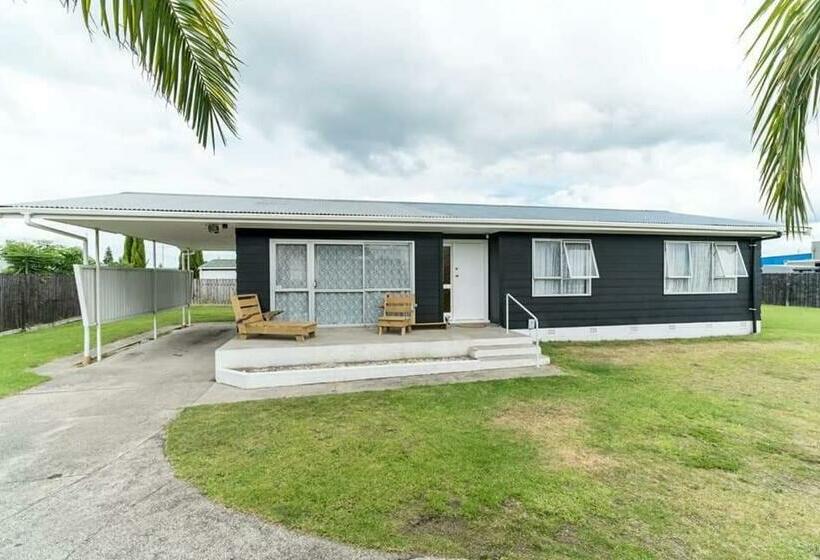 خانه 3 خوابه, Mount Maunganui House