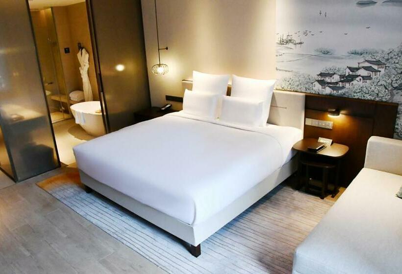 이그제큐티브 룸 킹사이즈 침대, Pullman Yueyang