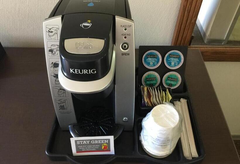 اتاق استاندارد, Super 8 By Wyndham Kelowna Bc