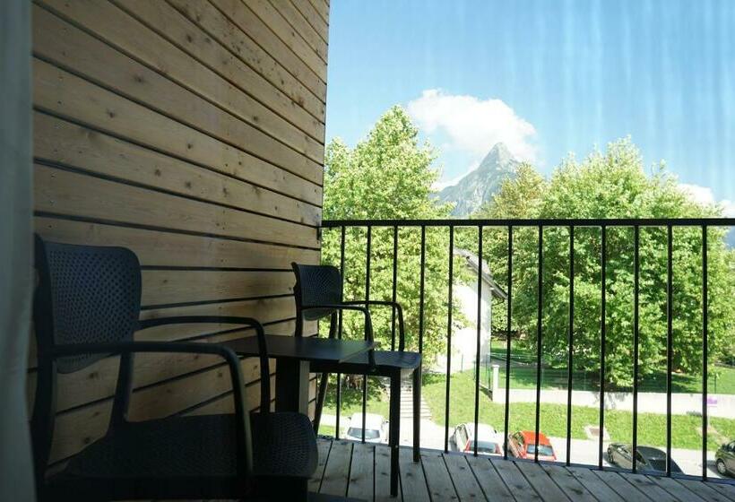 اتاق لوکس, Soča