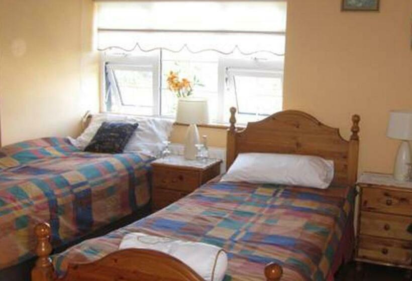 חדר דלוקס לשלושה, Derghaven B&b, Hostel & Self Catering