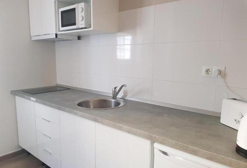 スタンダードスタジオ, Apartamentos Alhambra Granada 3000