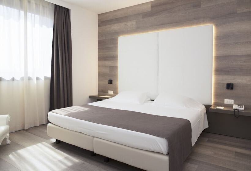 جناح جونيور, City Hotel & Suites