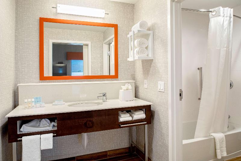 Quarto Estandar Cama King, Hilton Garden Inn Montreal Airport