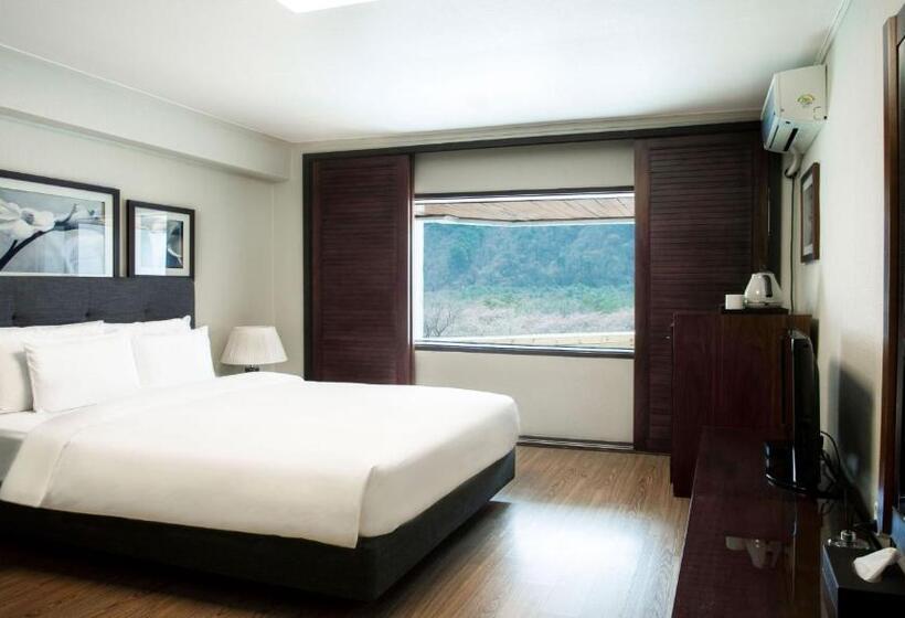 Deluxe Room Mountain View, Kensingtonhotel Seorak