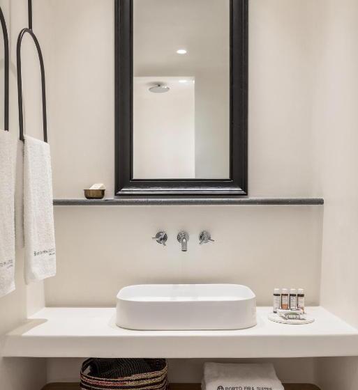 سوئیت جونیور با چشم‌انداز, Porto Fira Suites