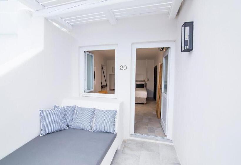 سوئیت جونیور با چشم‌انداز, Porto Fira Suites