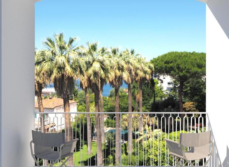 اتاق اساندارد با چشم‌انداز جانبی به دریا, So  Lifestyle Hotel Sorrento