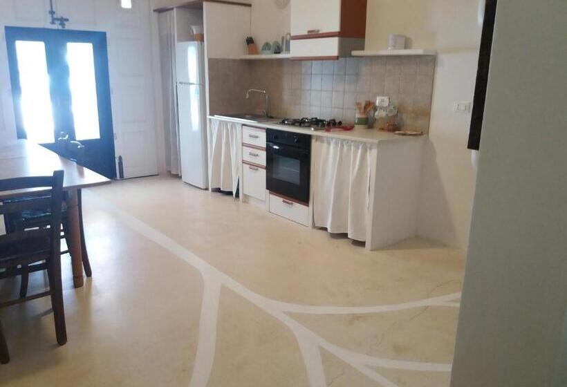 آپارتمان 1 خوابه همکف, B&b La Casa Degli Artisti