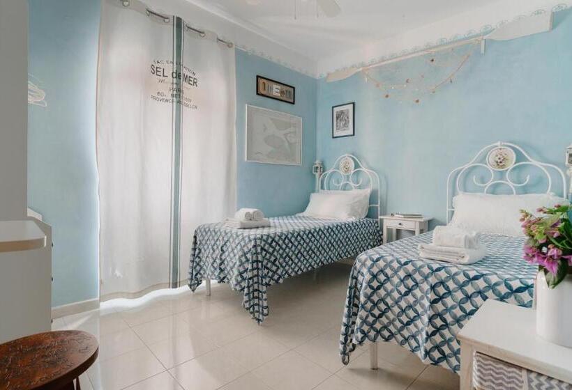 Standard room with outdoor bath, B&b La Finestra Sul Campanile
