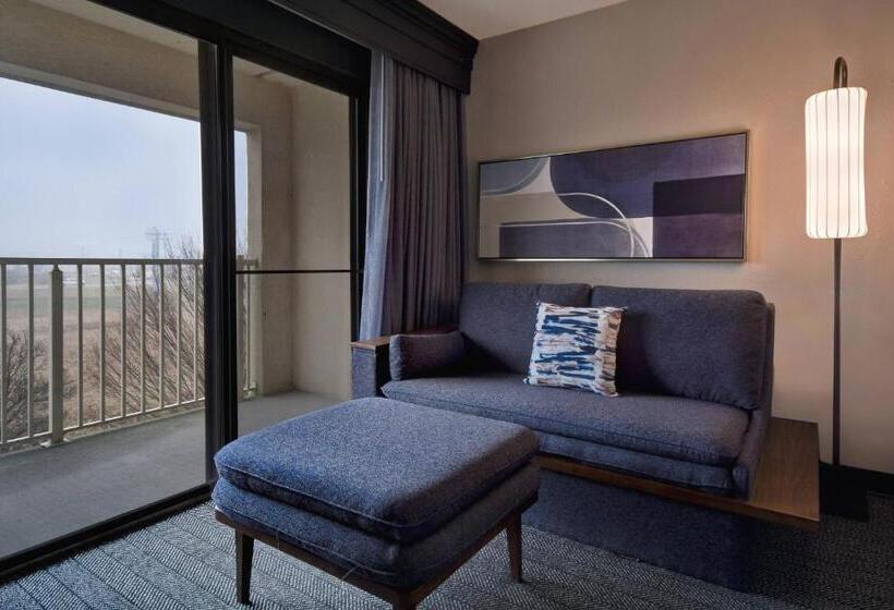 اتاق استاندارد با تخت بزرگ, Courtyard By Marriott Cincinnati Airport