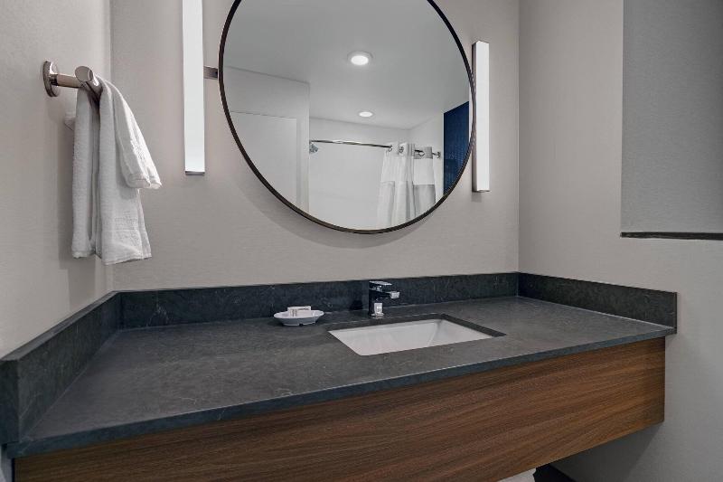 스탠다드 스튜디오 킹침대, Fairfield Inn & Suites By Marriott Milwaukee Brookfield
