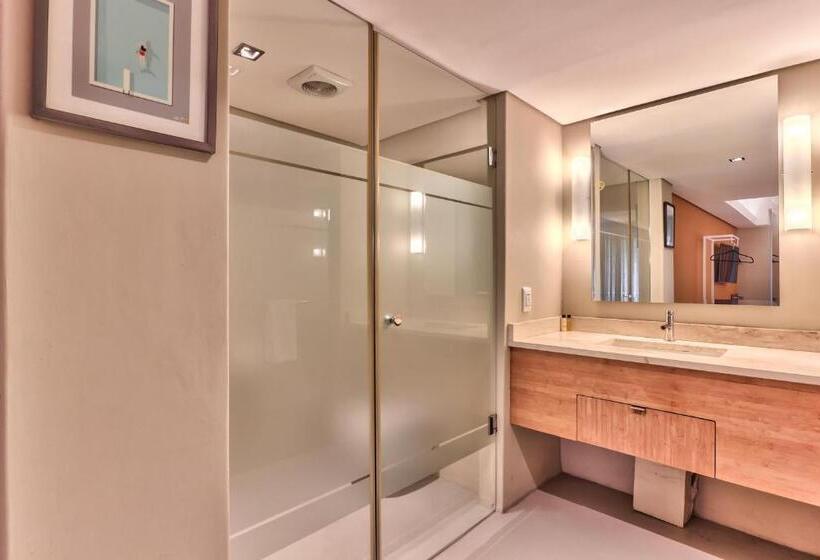 استودیوی استاندارد, Wink Aparthotel Foreshore