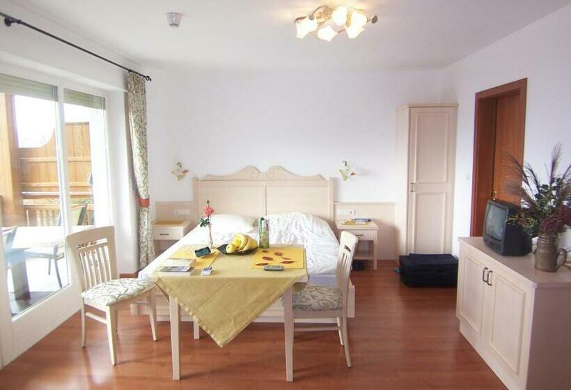 Студио Стандарт с Балконом, Appartement Tschivon