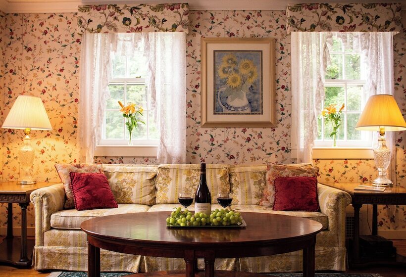 Номер Стандарт, Blackberry River Inn