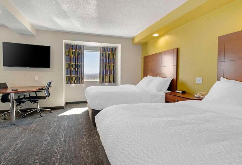 Номер Стандарт, Clarion Pointe Staunton East