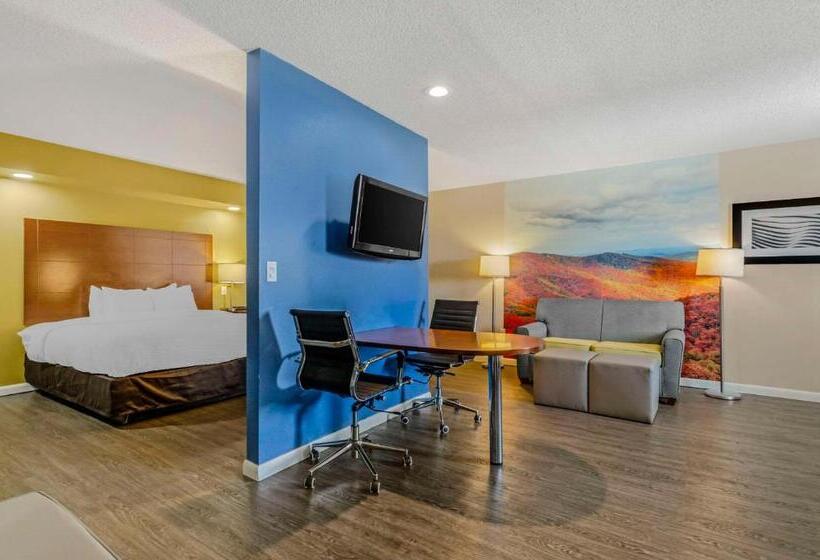 Люкс Кровать Кинг, Clarion Pointe Staunton East