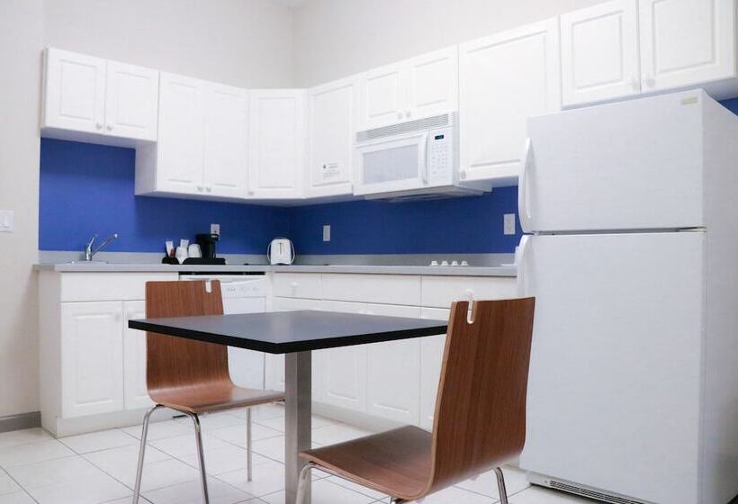 スイート, Days Inn & Suites By Wyndham Fort Myers Near Jetblue Park
