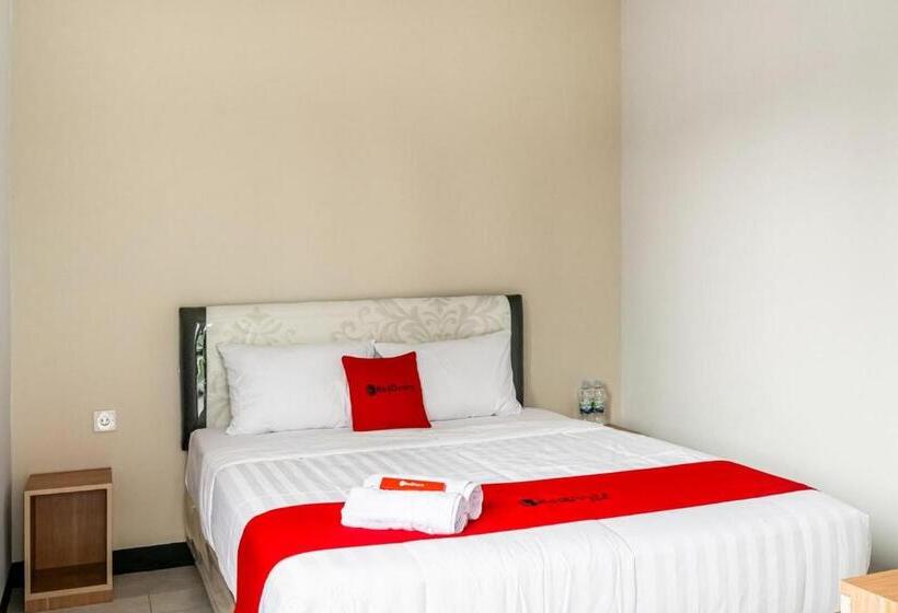 Номер Economy, Reddoorz Near Puri Indah Lippo Mall 2