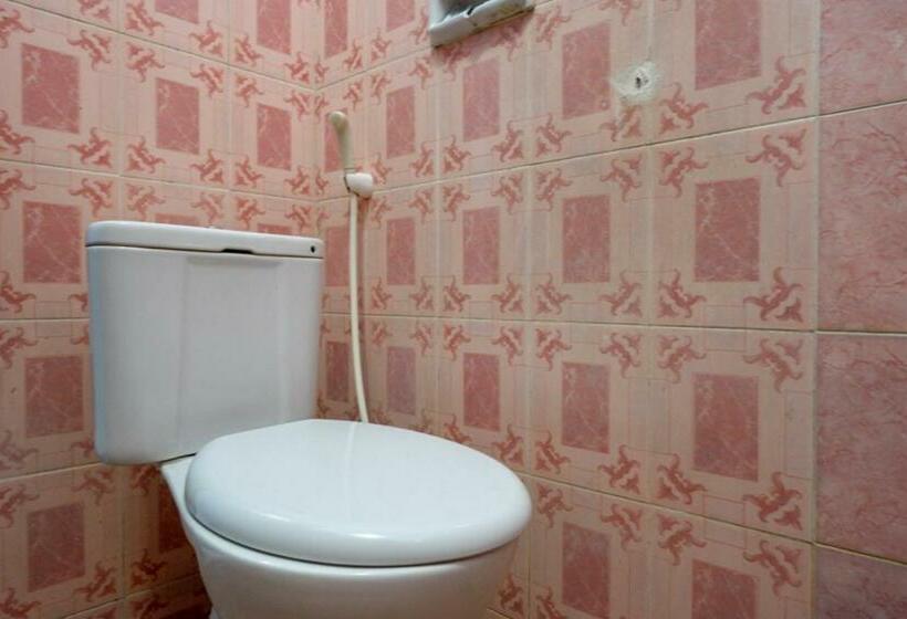 Семейный Номер, Reddoorz Plus Syariah Near Stasiun Pekalongan 2