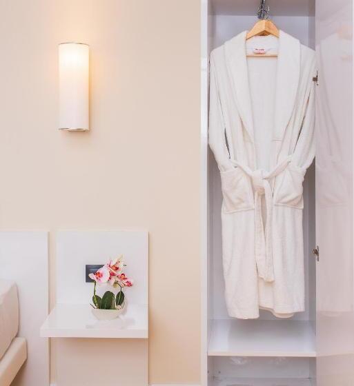 سوییت جونیور, Orbi City Hotel Official