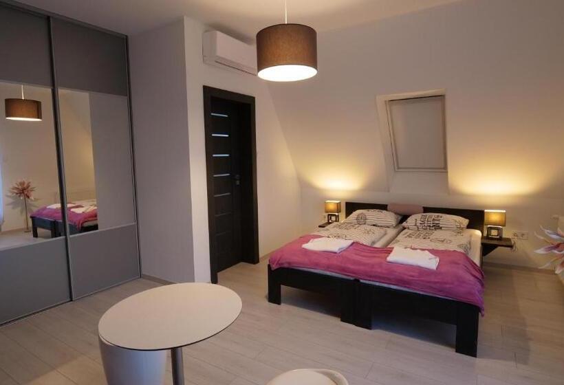 اتاق استاندارد چهارنفره با بالکن, Anna Villa Füred Boutique Rooms