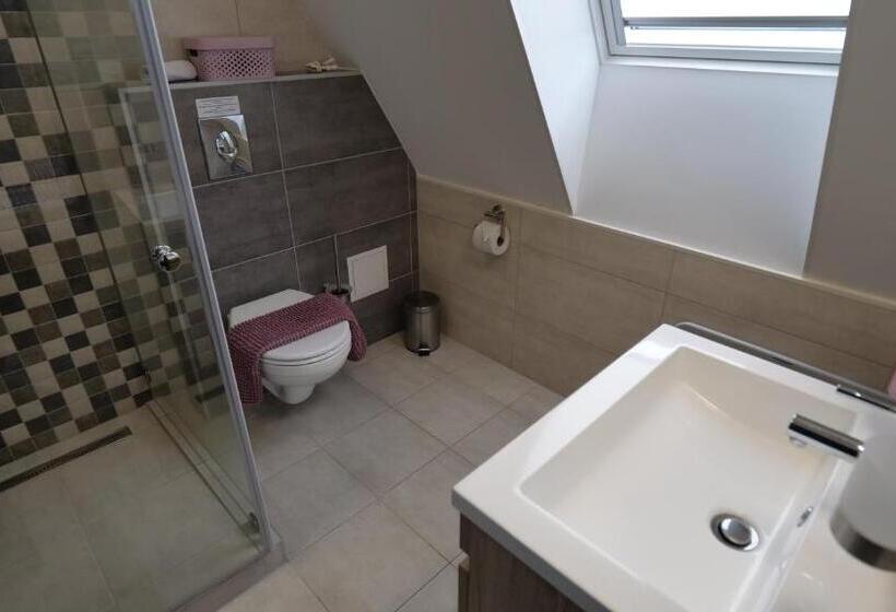 اتاق استاندارد چهارنفره با بالکن, Anna Villa Füred Boutique Rooms