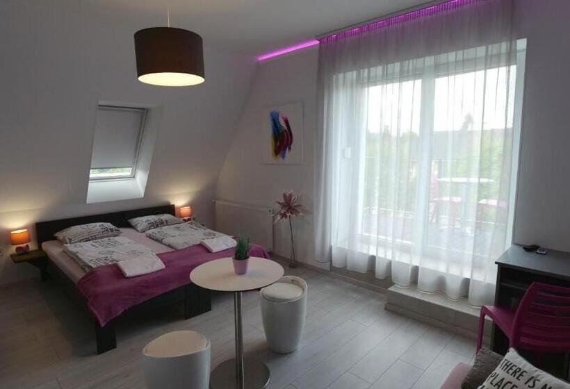 اتاق استاندارد چهارنفره با بالکن, Anna Villa Füred Boutique Rooms