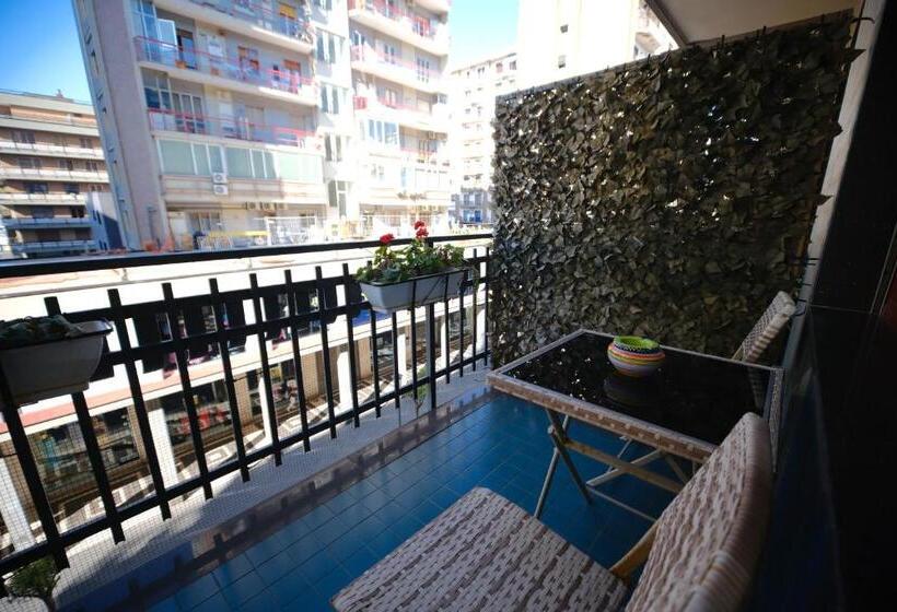 اتاق لوکس با چشمانداز دریا, Luxury B&b Charlemagne